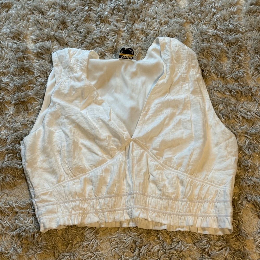 Arula plus curve White cropped summer top